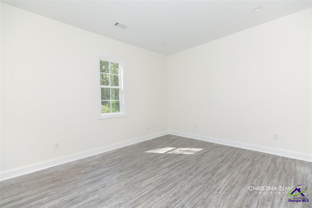 402 General Courtney Hodges Boulevard