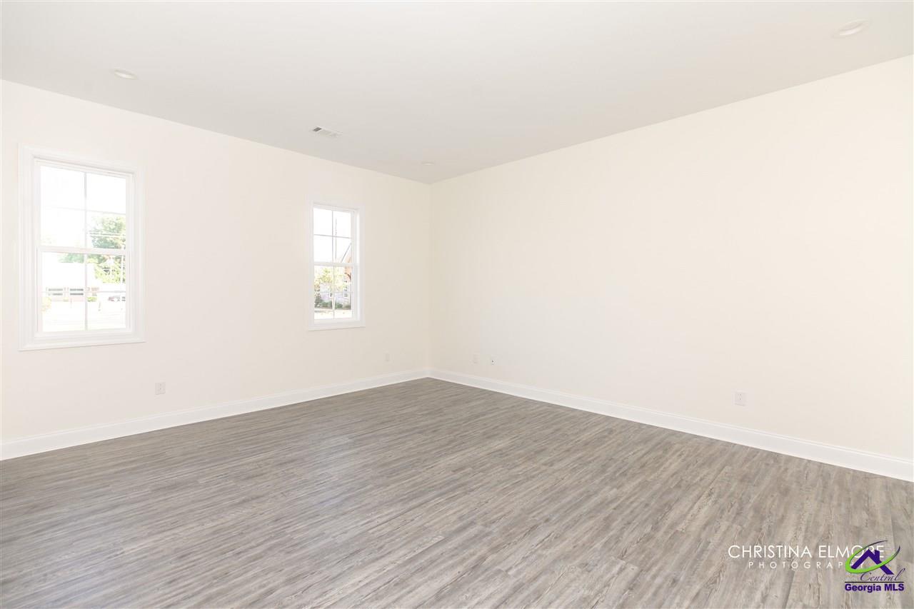 402 General Courtney Hodges Boulevard