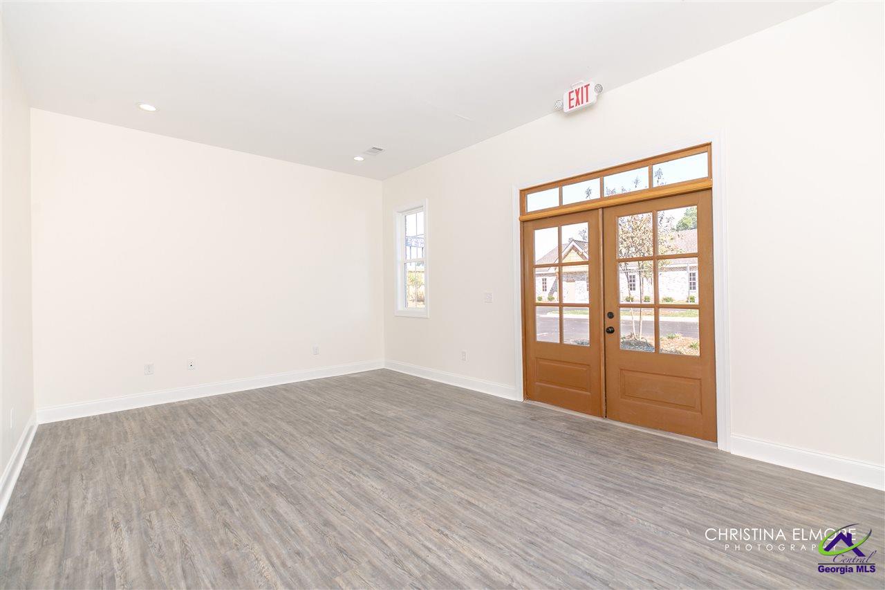 402 General Courtney Hodges Boulevard