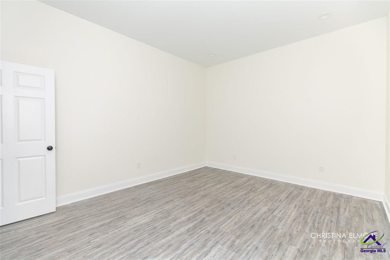 402 General Courtney Hodges Boulevard