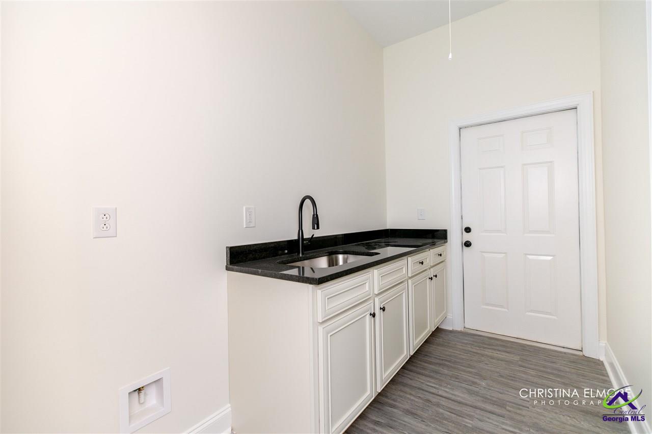 402 General Courtney Hodges Boulevard