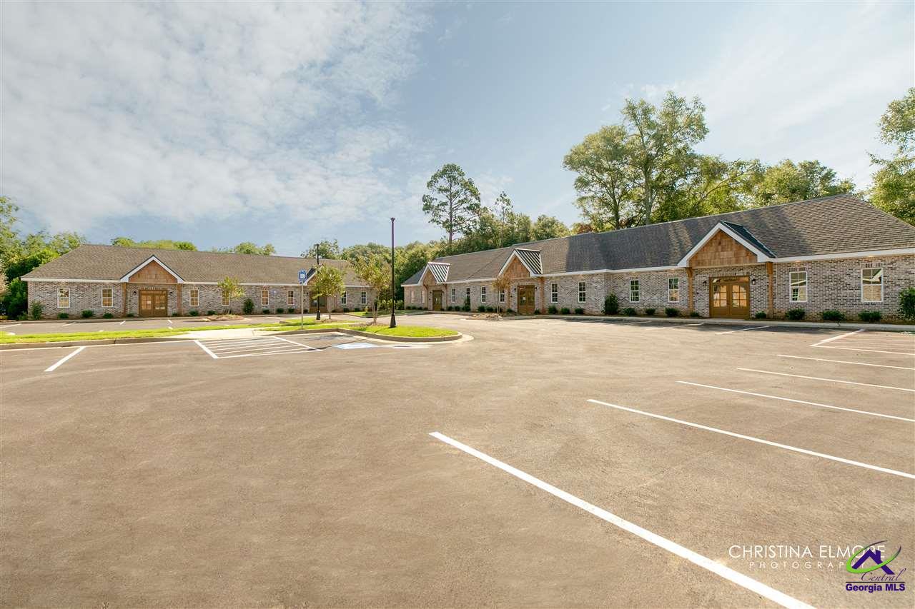 402 General Courtney Hodges Boulevard