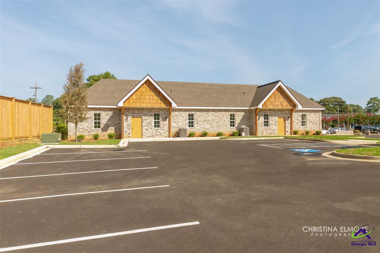 402 General Courtney Hodges Boulevard