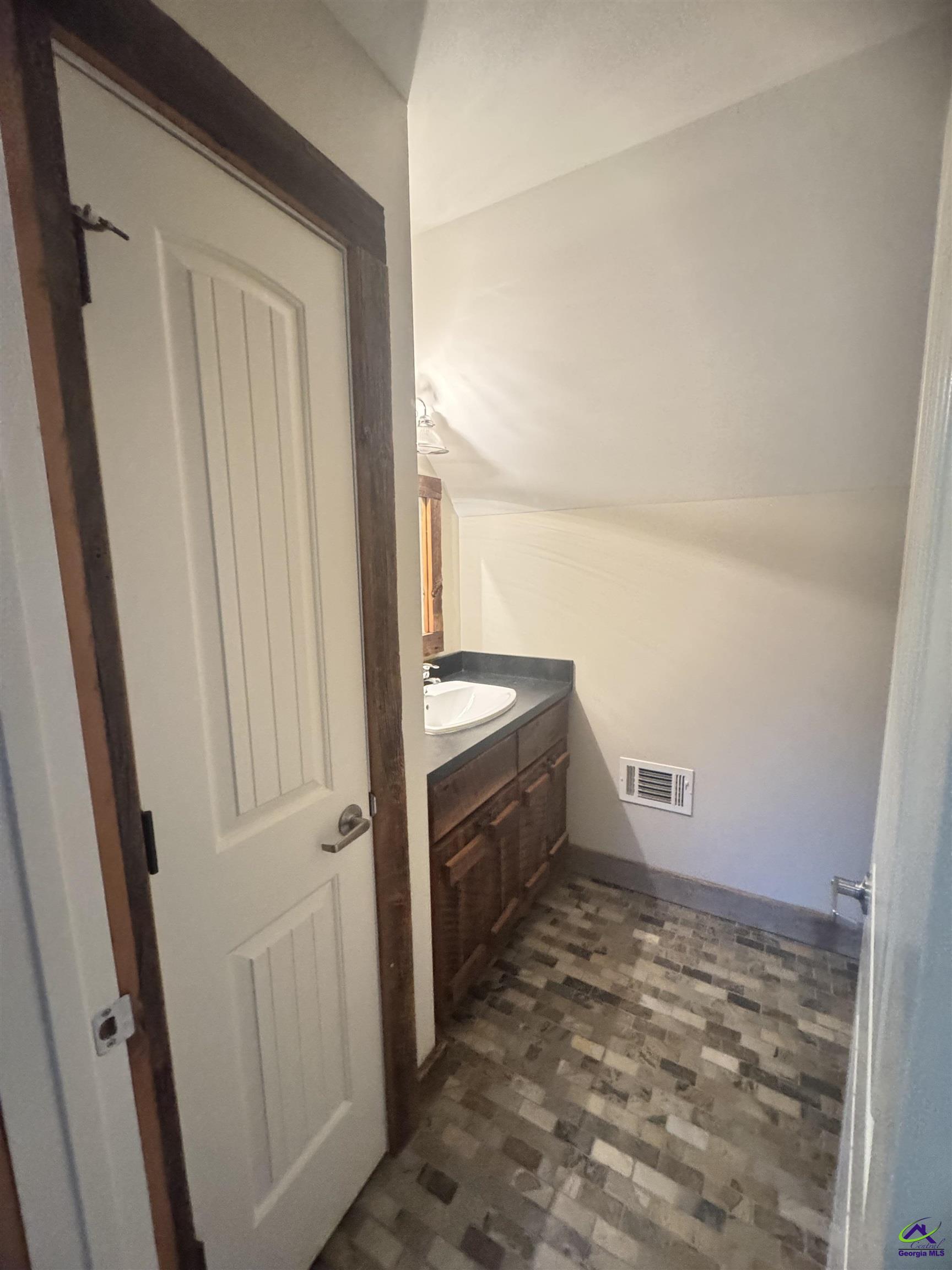 5817 Thomaston Road