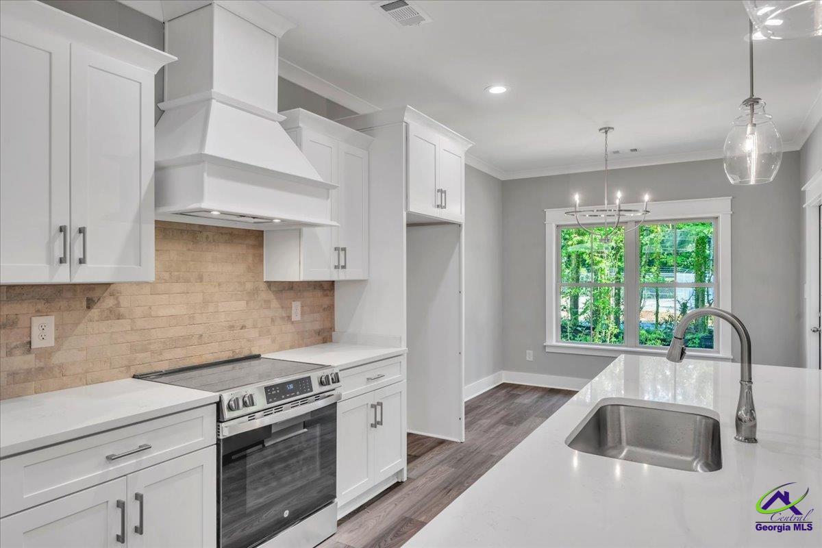 215 Willowbrook Lane