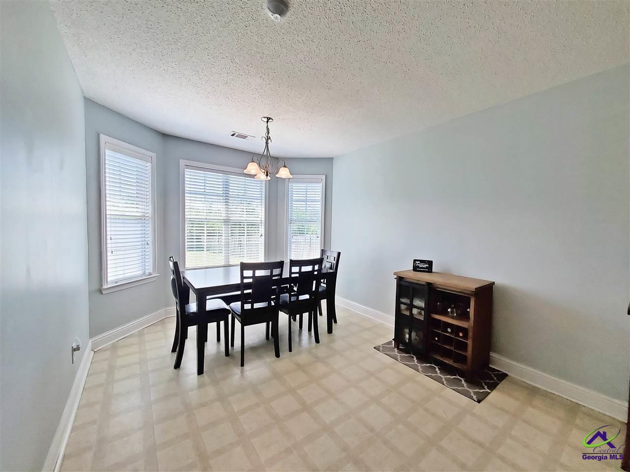 207 Sugarloaf Parkway