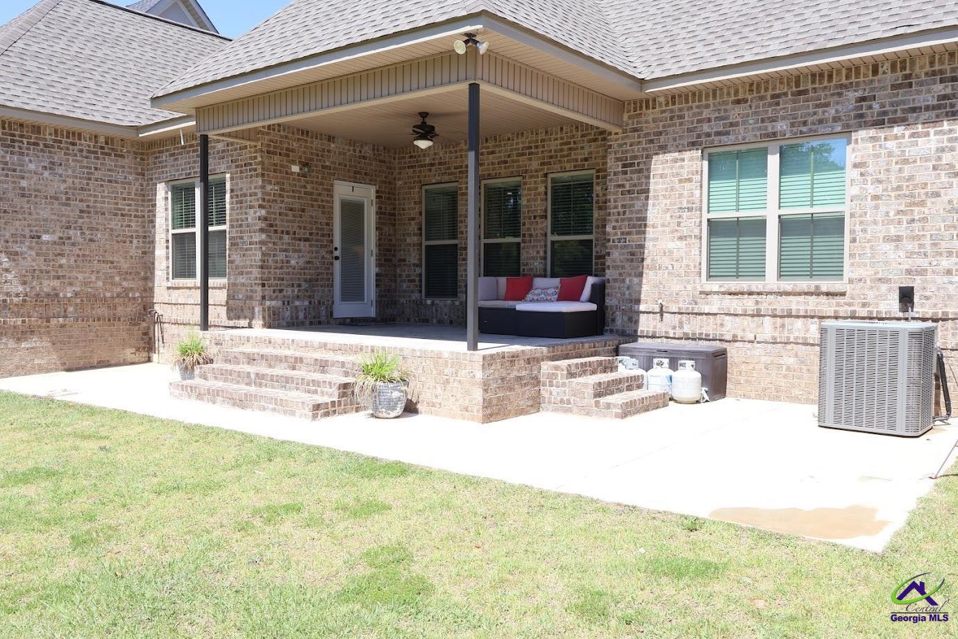 214 Landings Pointe Lane