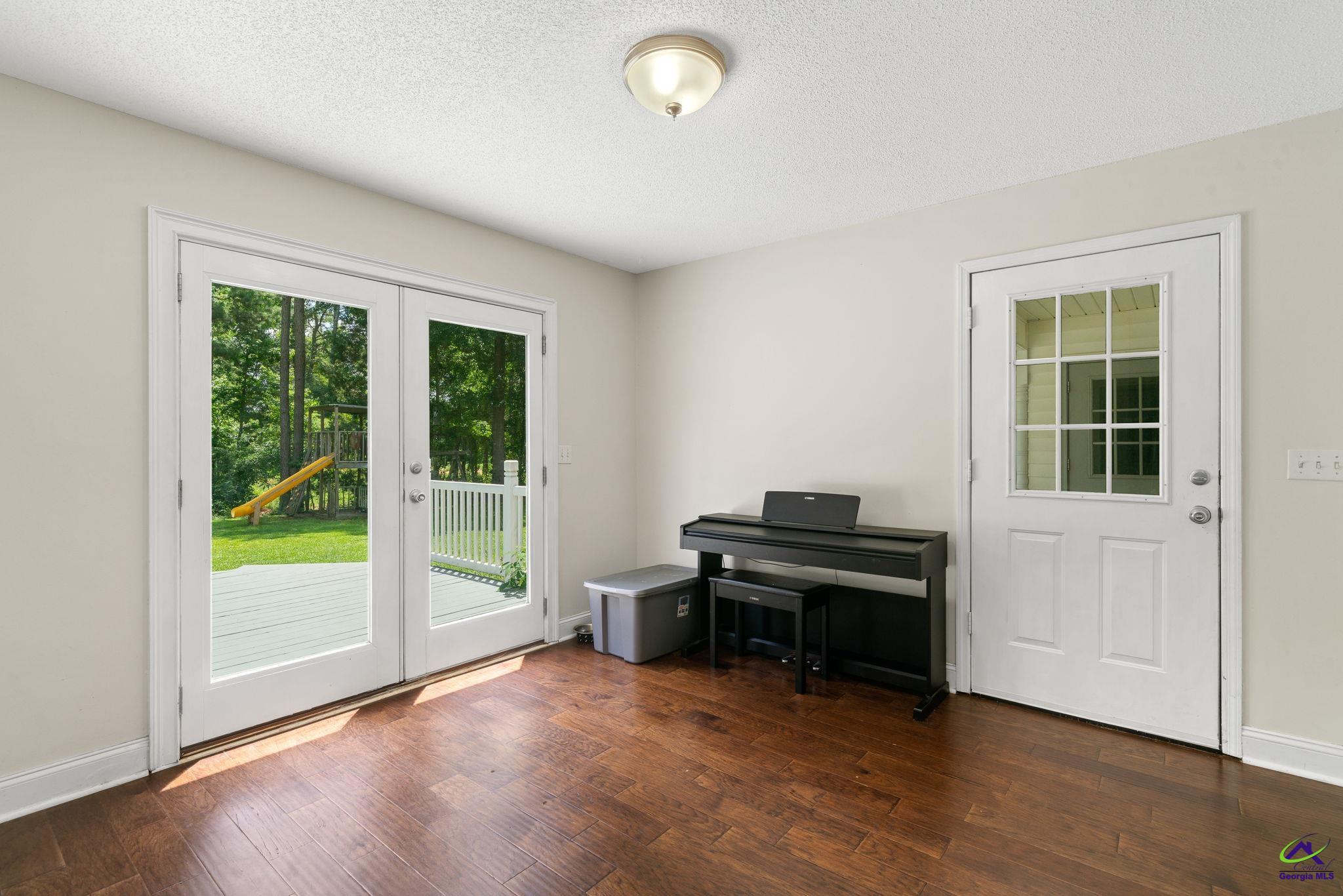 109 S Hiley Court