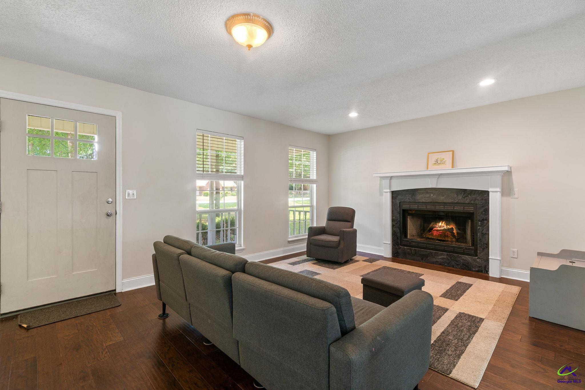 109 S Hiley Court