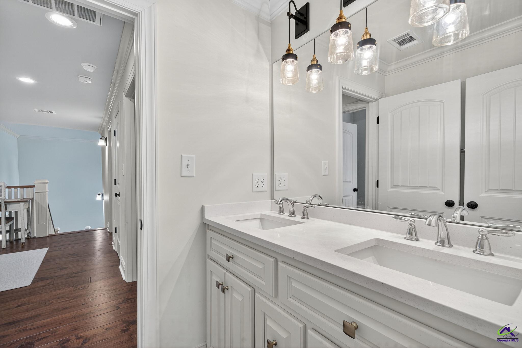 45 Worthington Circle