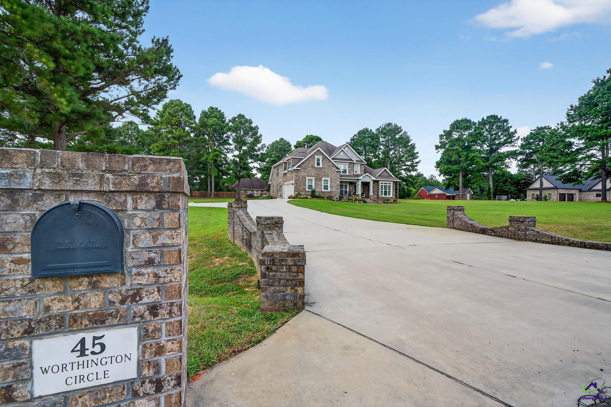 45 Worthington Circle