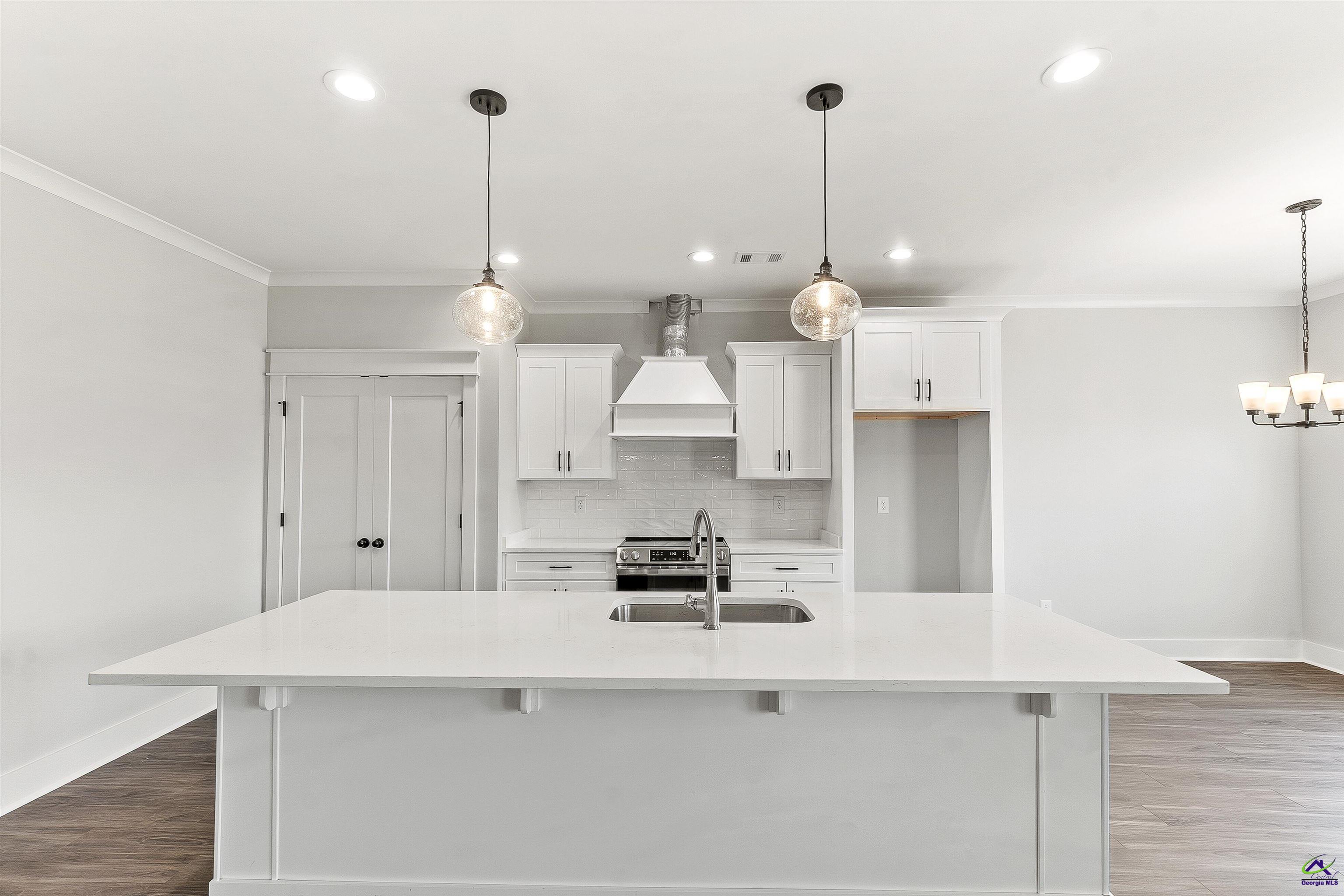 607 Bristleleaf Path