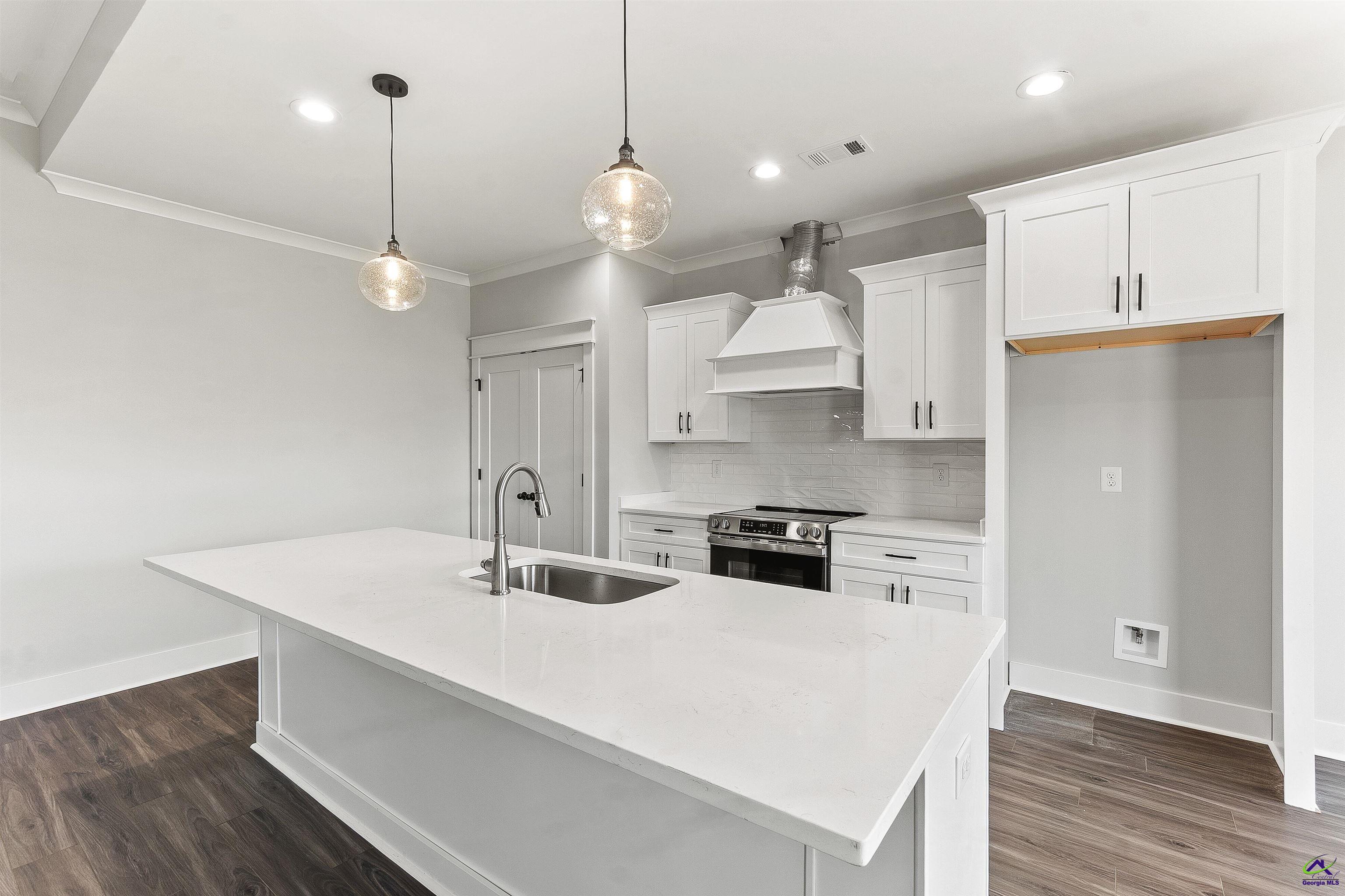607 Bristleleaf Path