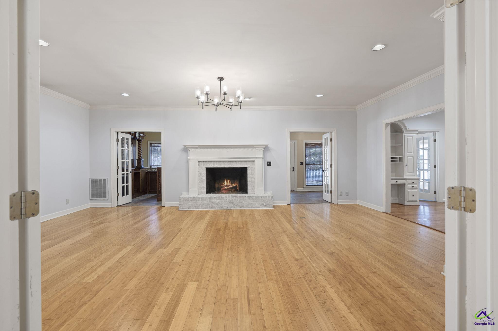 1231 Woodcrest Drive