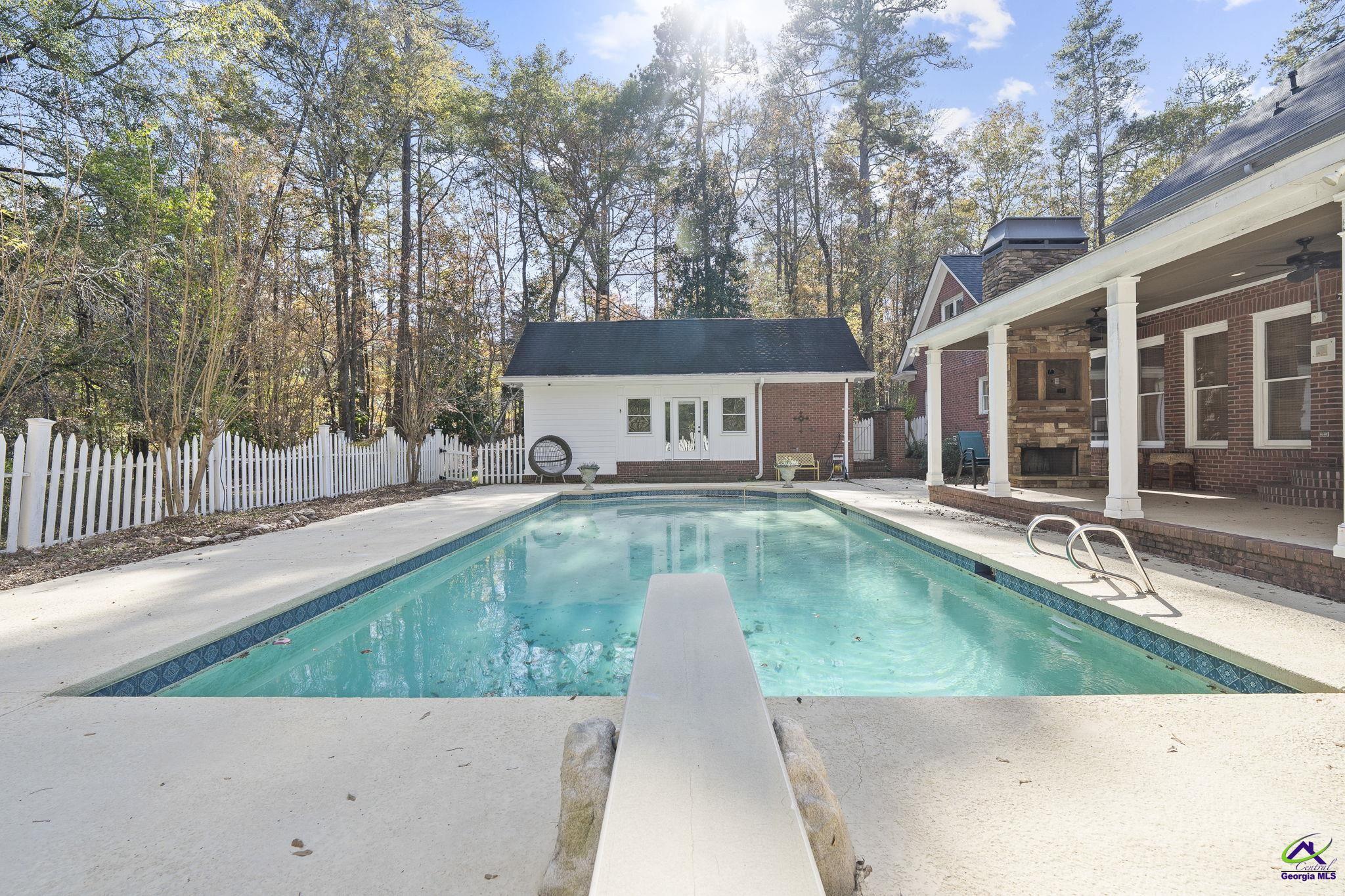 1231 Woodcrest Drive