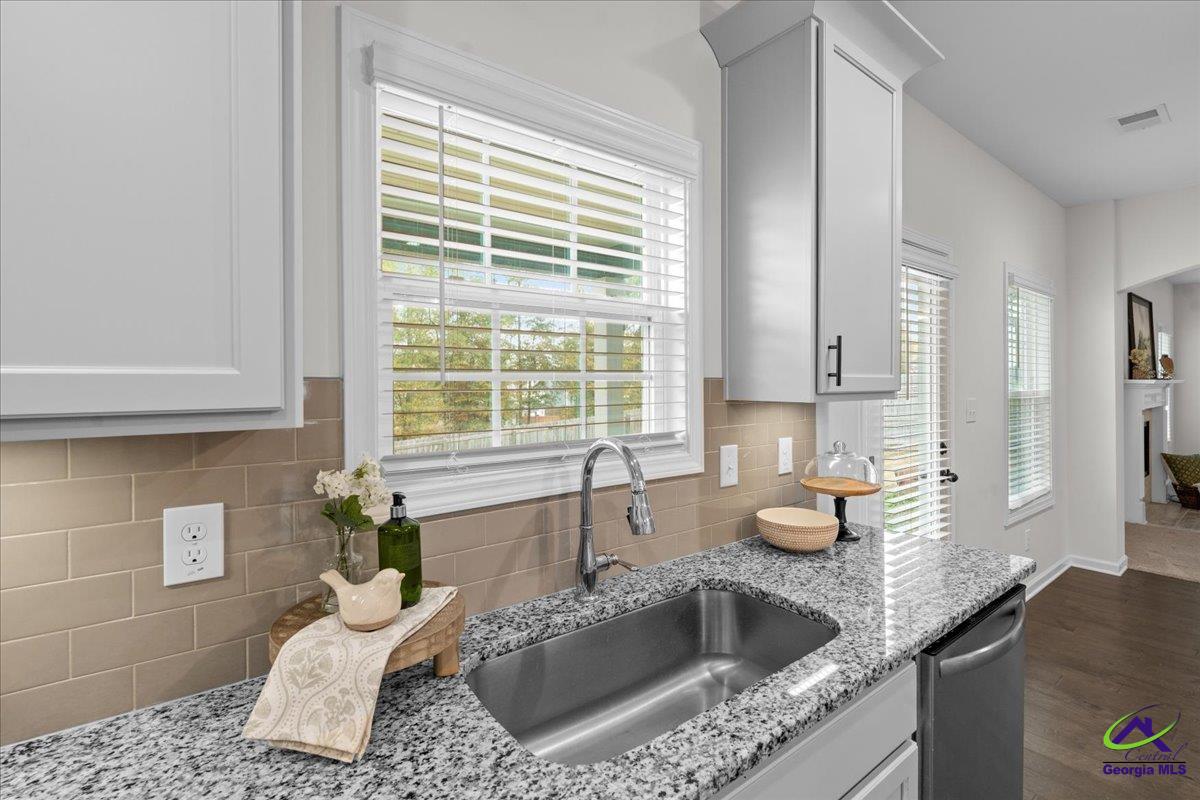 126 W River Cane Run