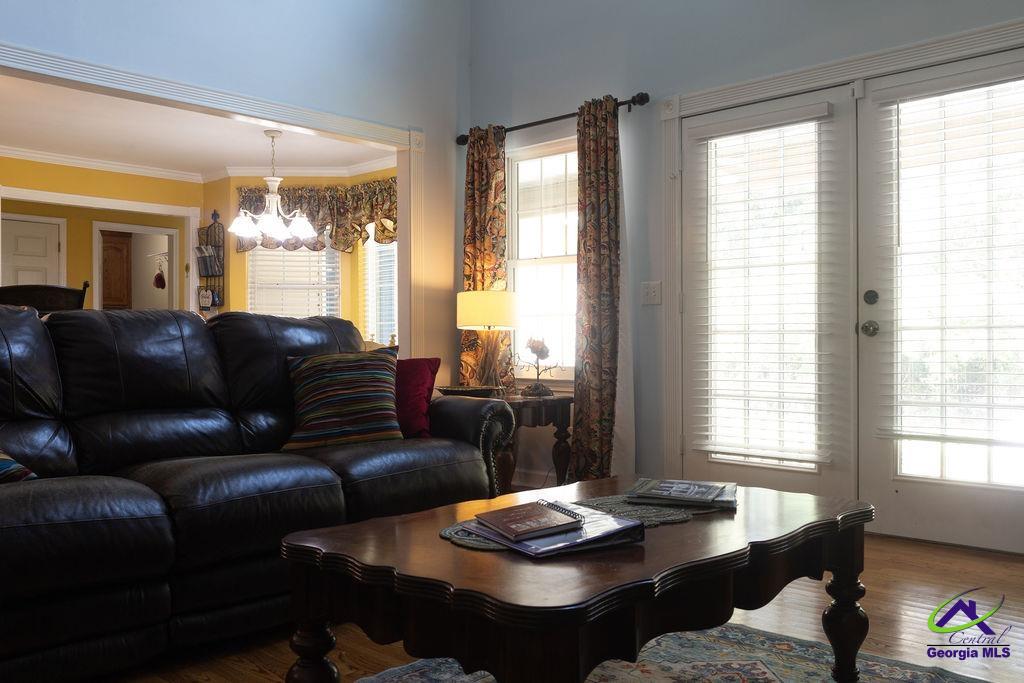 1513 Columbus Highway