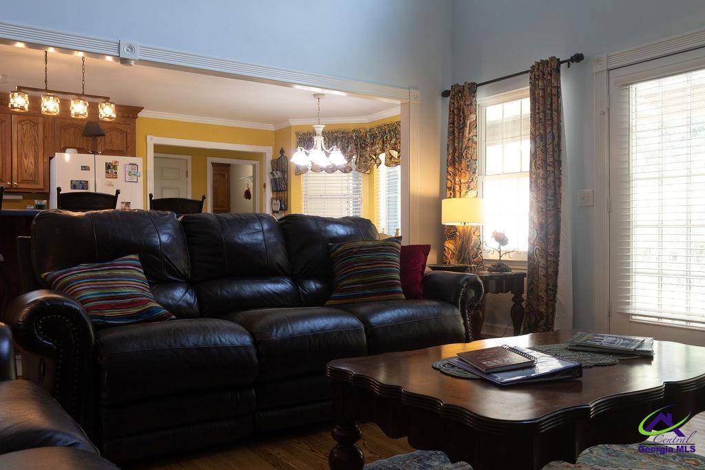 1513 Columbus Highway