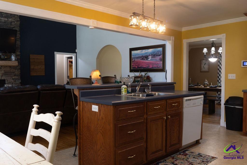 1513 Columbus Highway