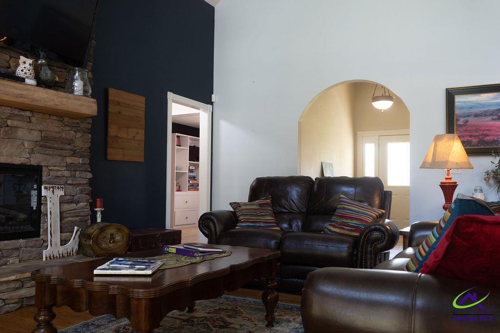 1513 Columbus Highway