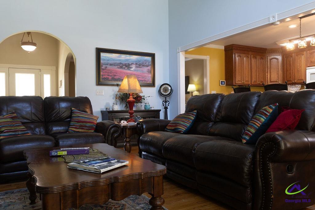 1513 Columbus Highway