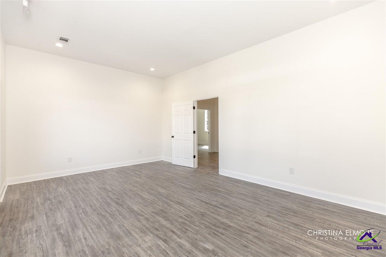 402 General Courtney Hodges Boulevard