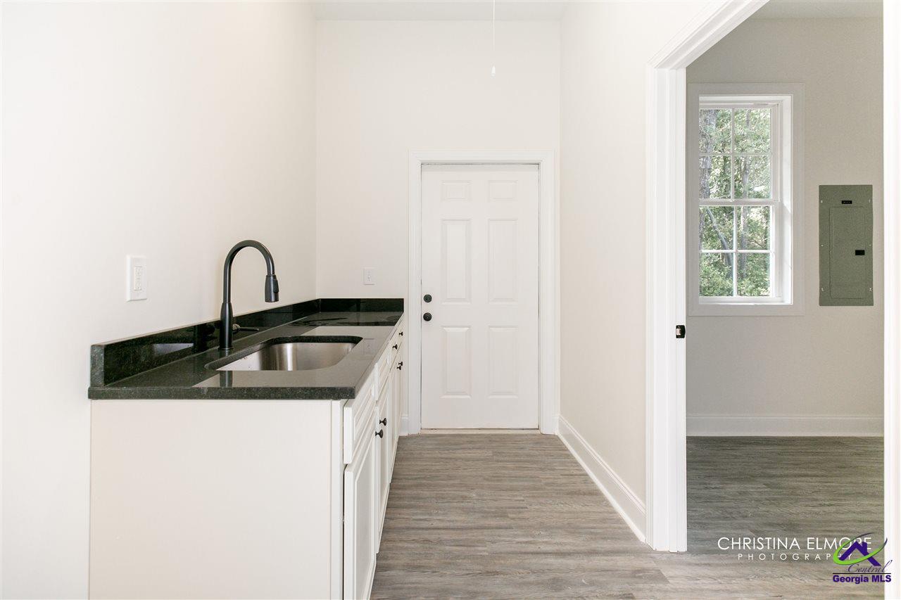 402 General Courtney Hodges Boulevard