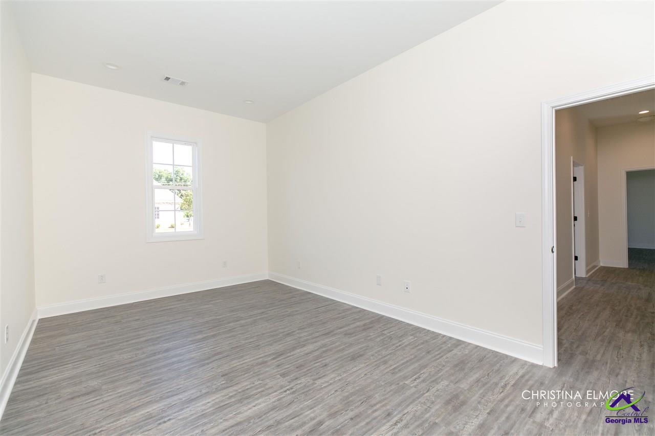 402 General Courtney Hodges Boulevard