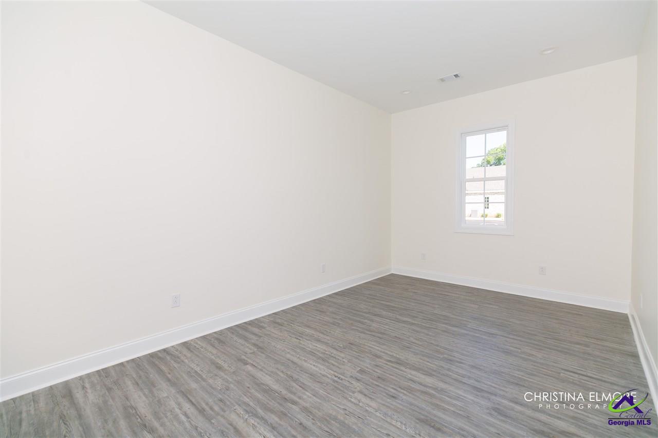 402 General Courtney Hodges Boulevard