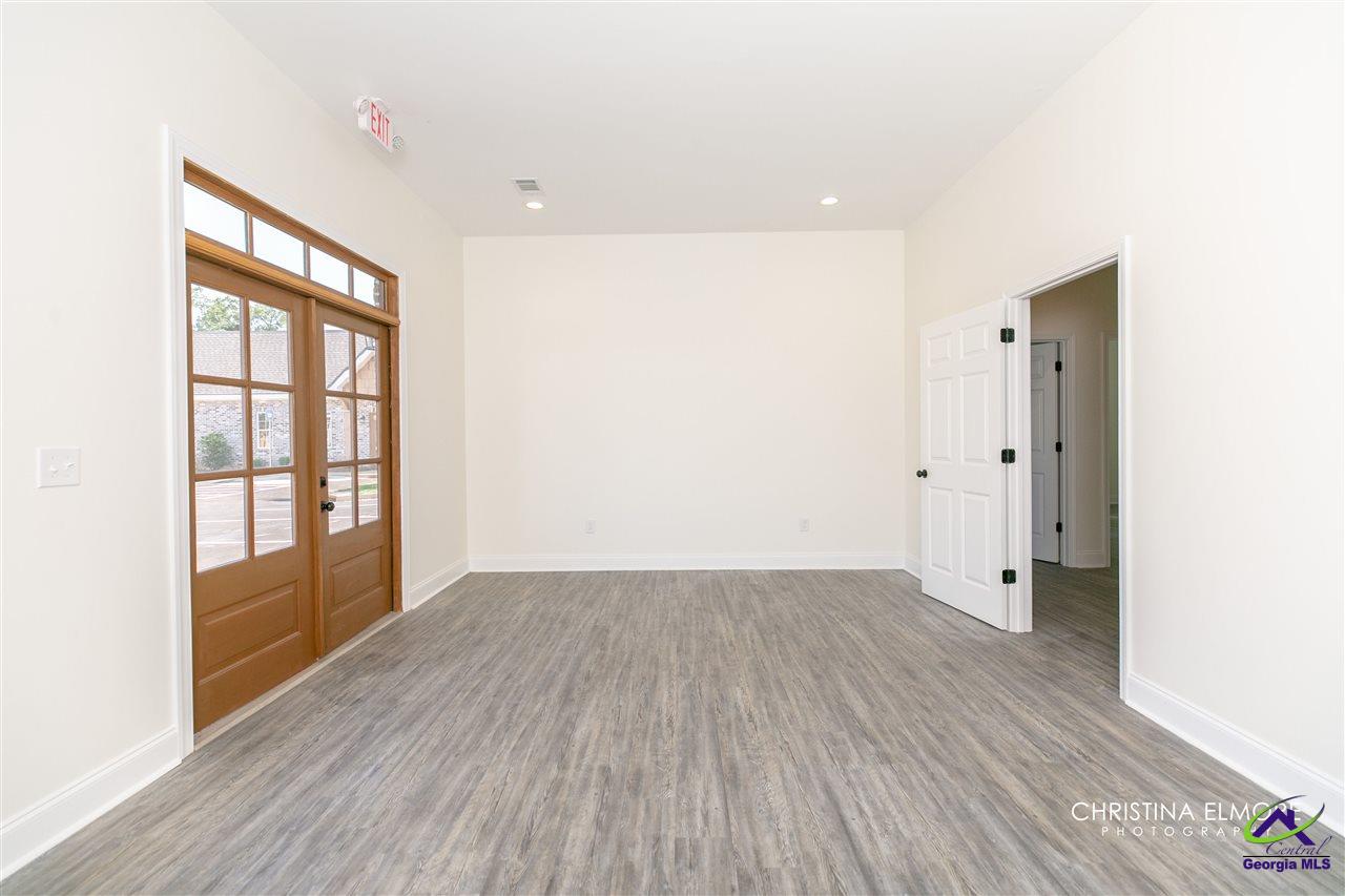 402 General Courtney Hodges Boulevard