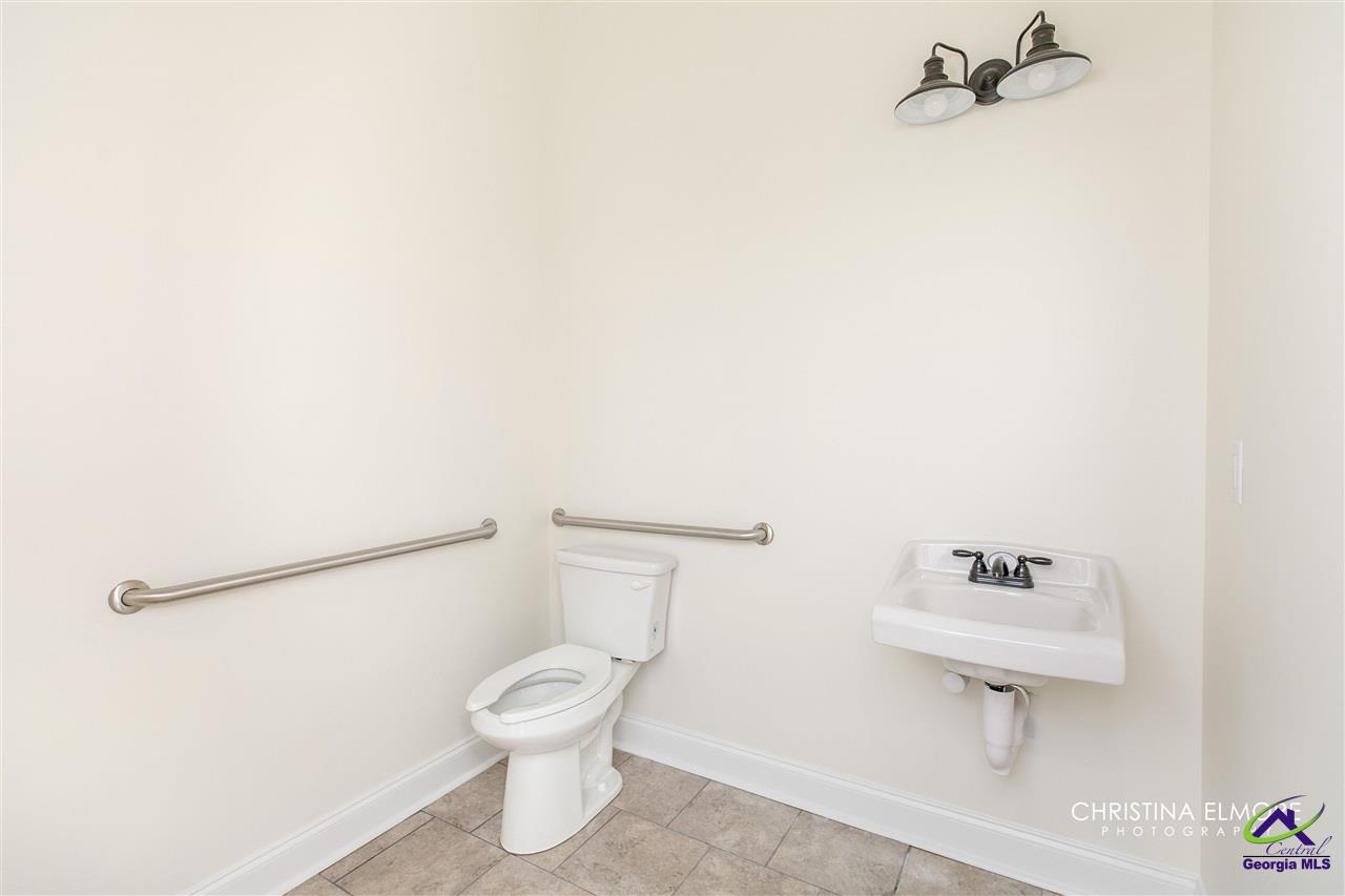 402 General Courtney Hodges Boulevard