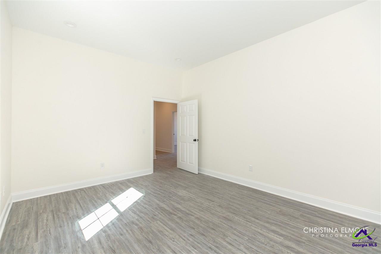 402 General Courtney Hodges Boulevard