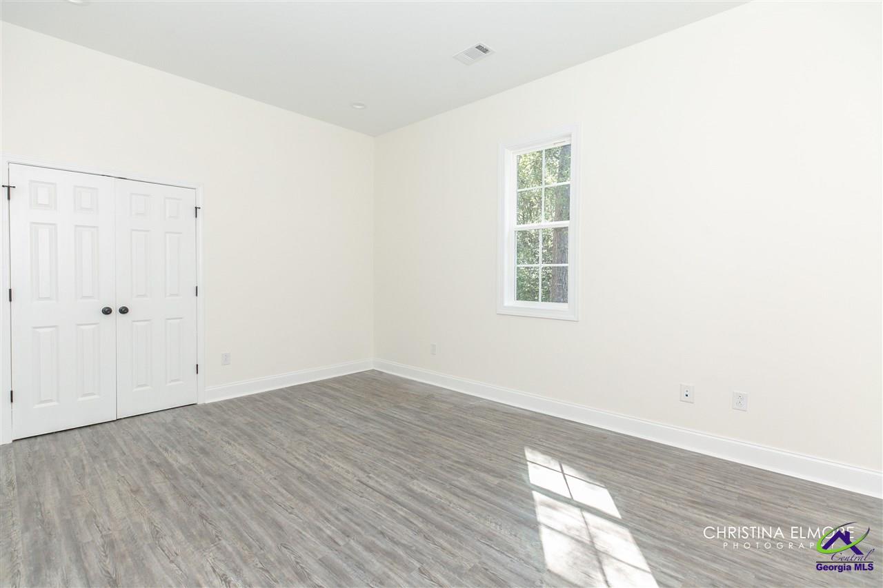 402 General Courtney Hodges Boulevard