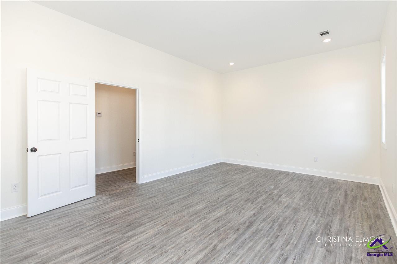 402 General Courtney Hodges Boulevard