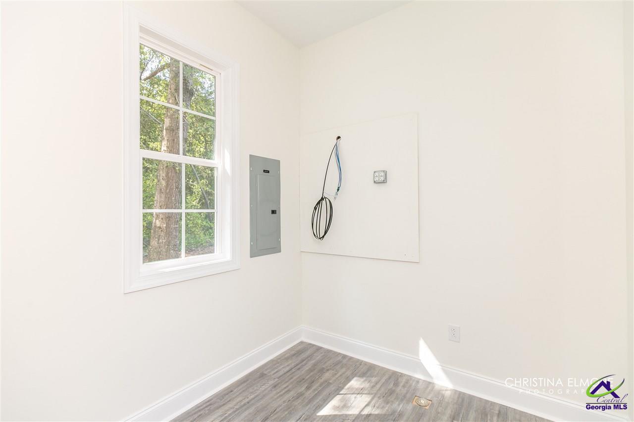 402 General Courtney Hodges Boulevard