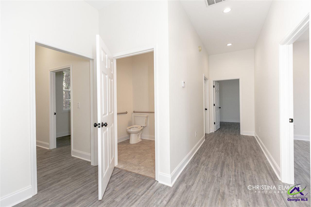 402 General Courtney Hodges Boulevard