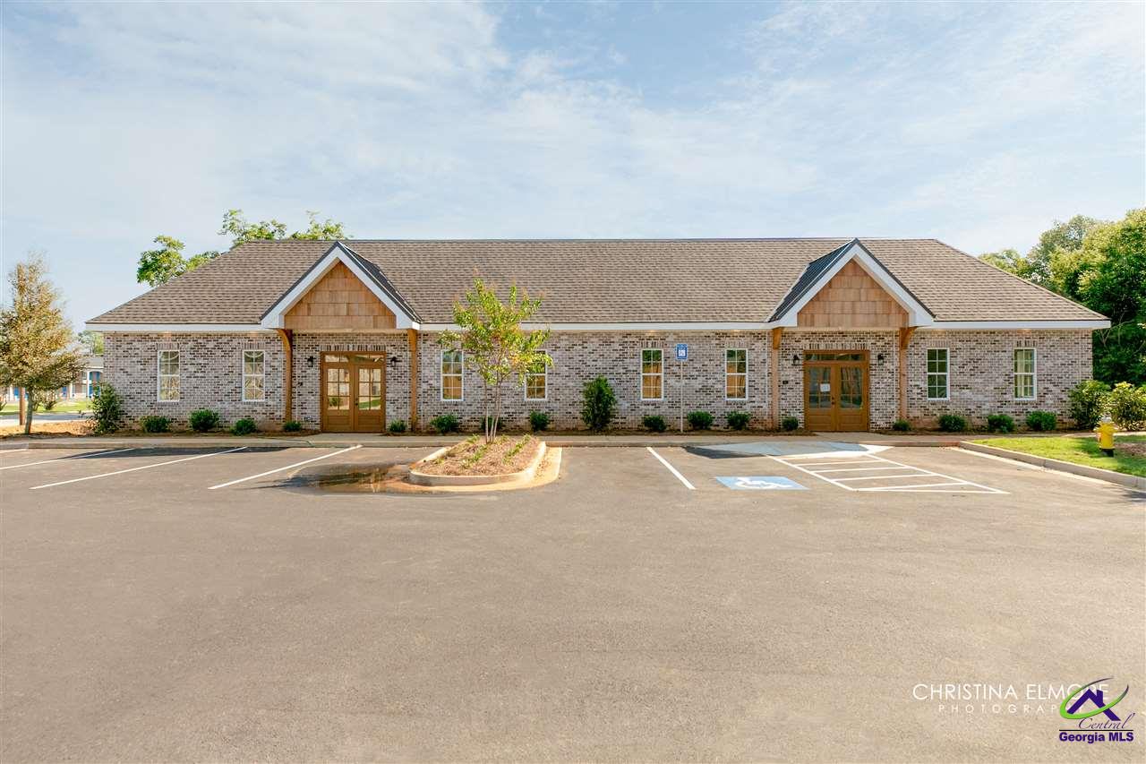 402 General Courtney Hodges Boulevard