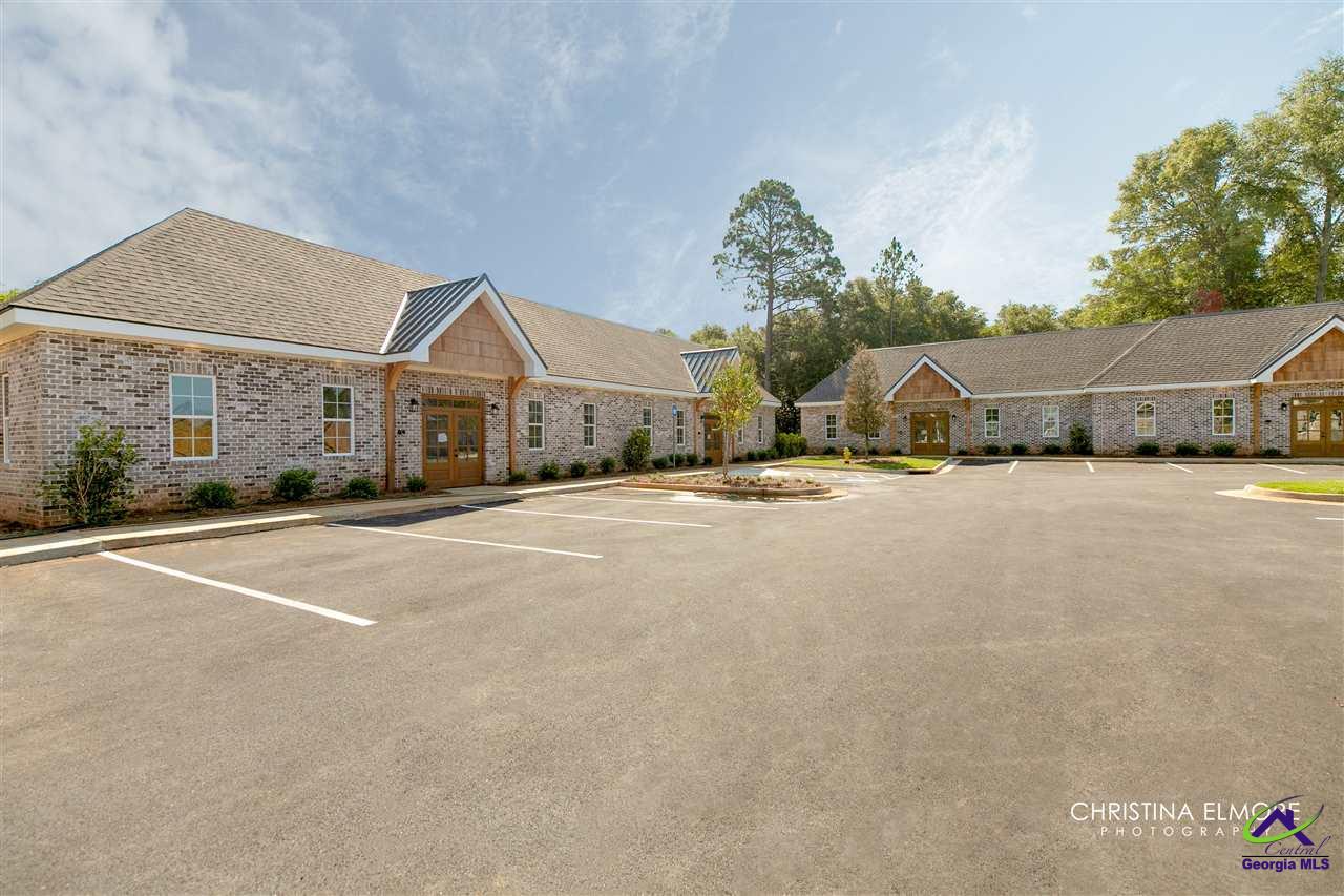 402 General Courtney Hodges Boulevard