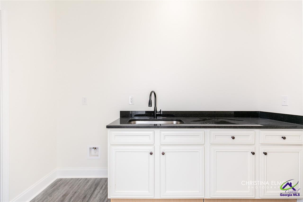 402 General Courtney Hodges Boulevard