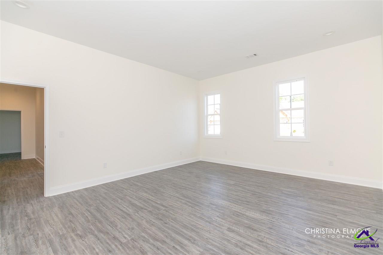 402 General Courtney Hodges Boulevard