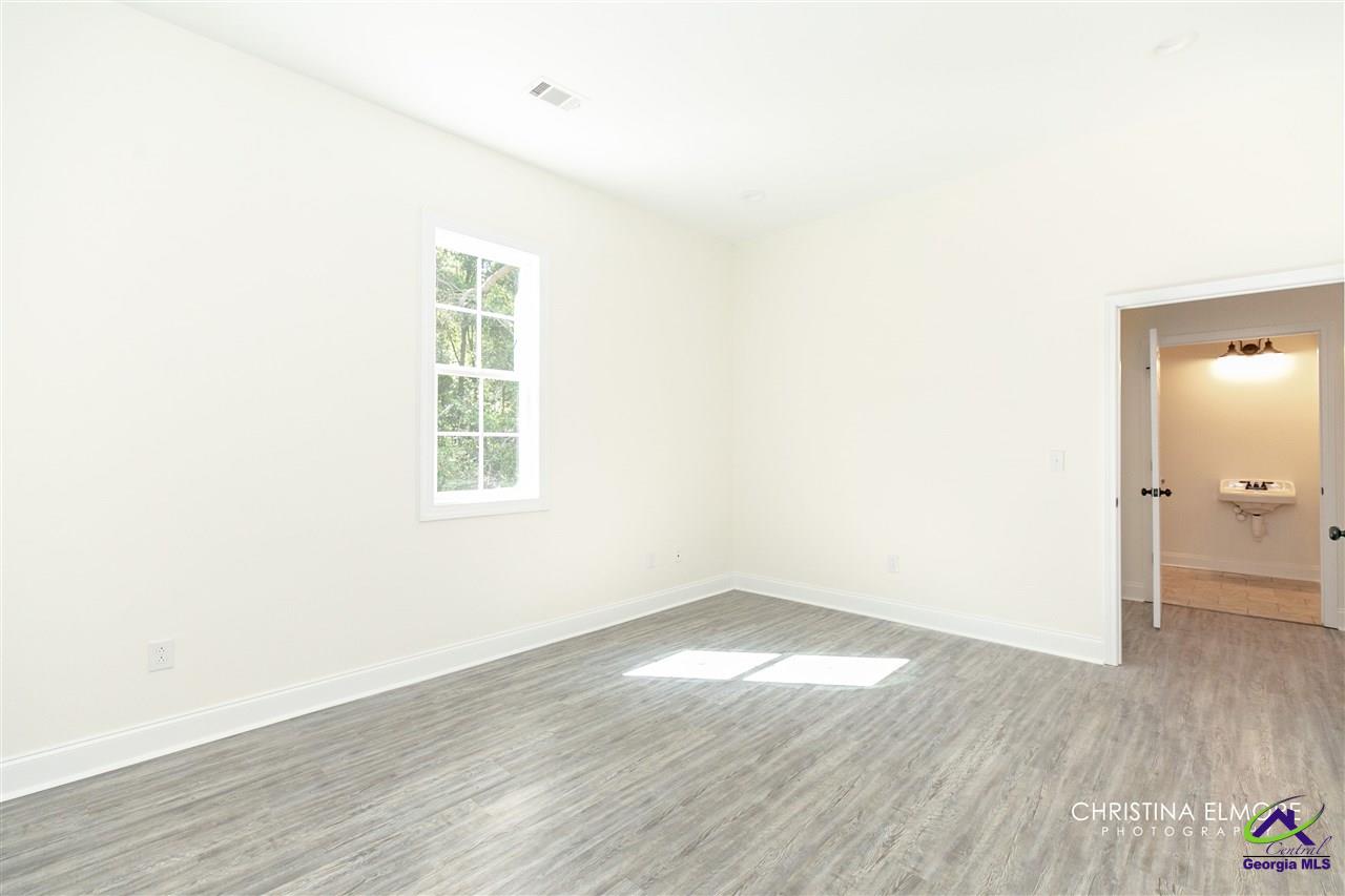 402 General Courtney Hodges Boulevard