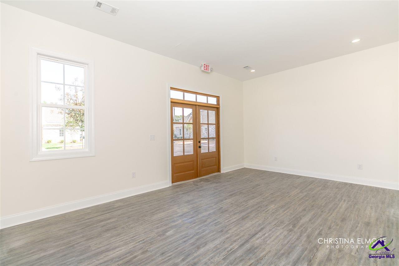 402 General Courtney Hodges Boulevard