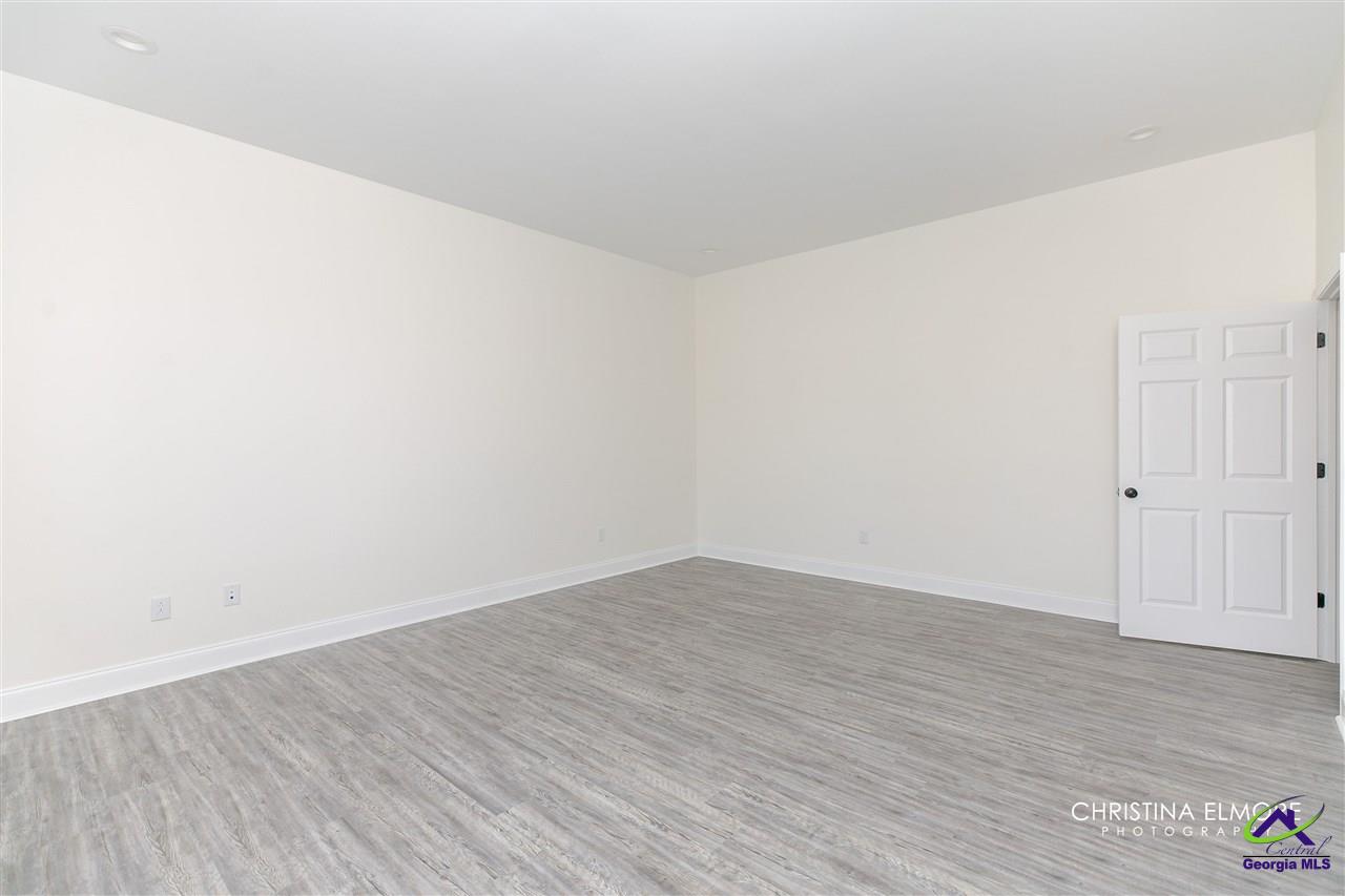 402 General Courtney Hodges Boulevard