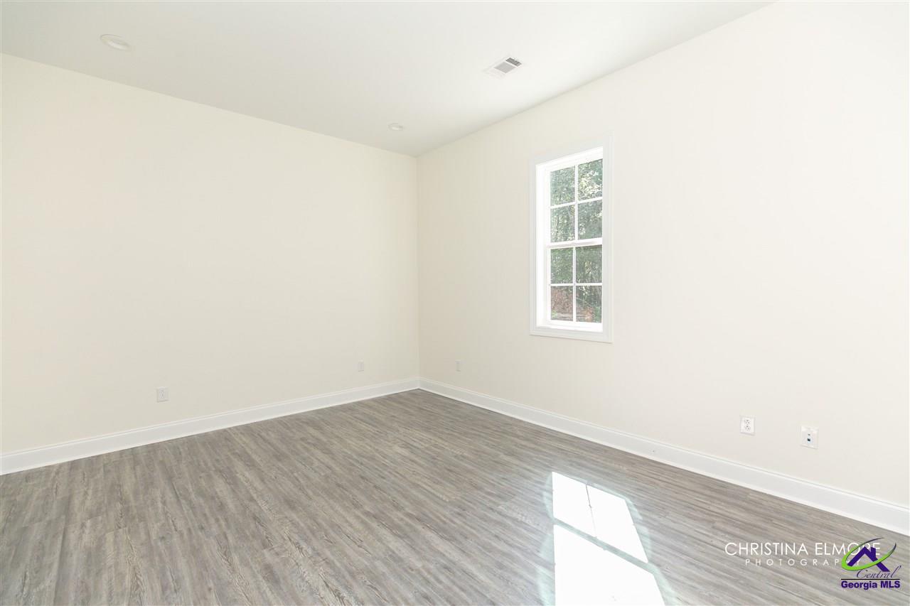 402 General Courtney Hodges Boulevard