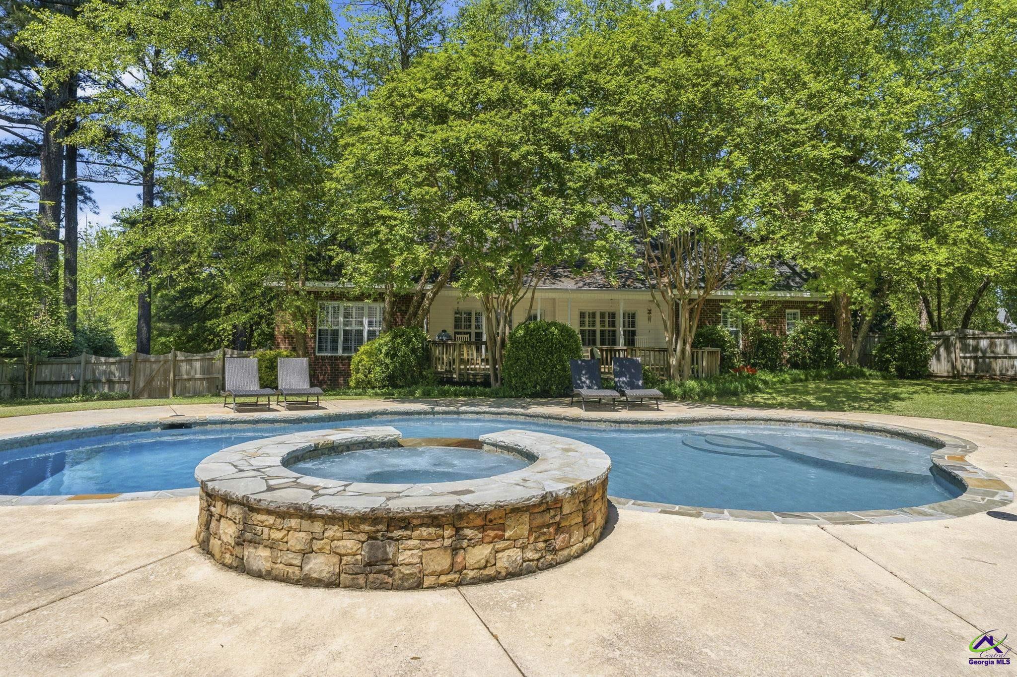 10 Willow Lake Drive