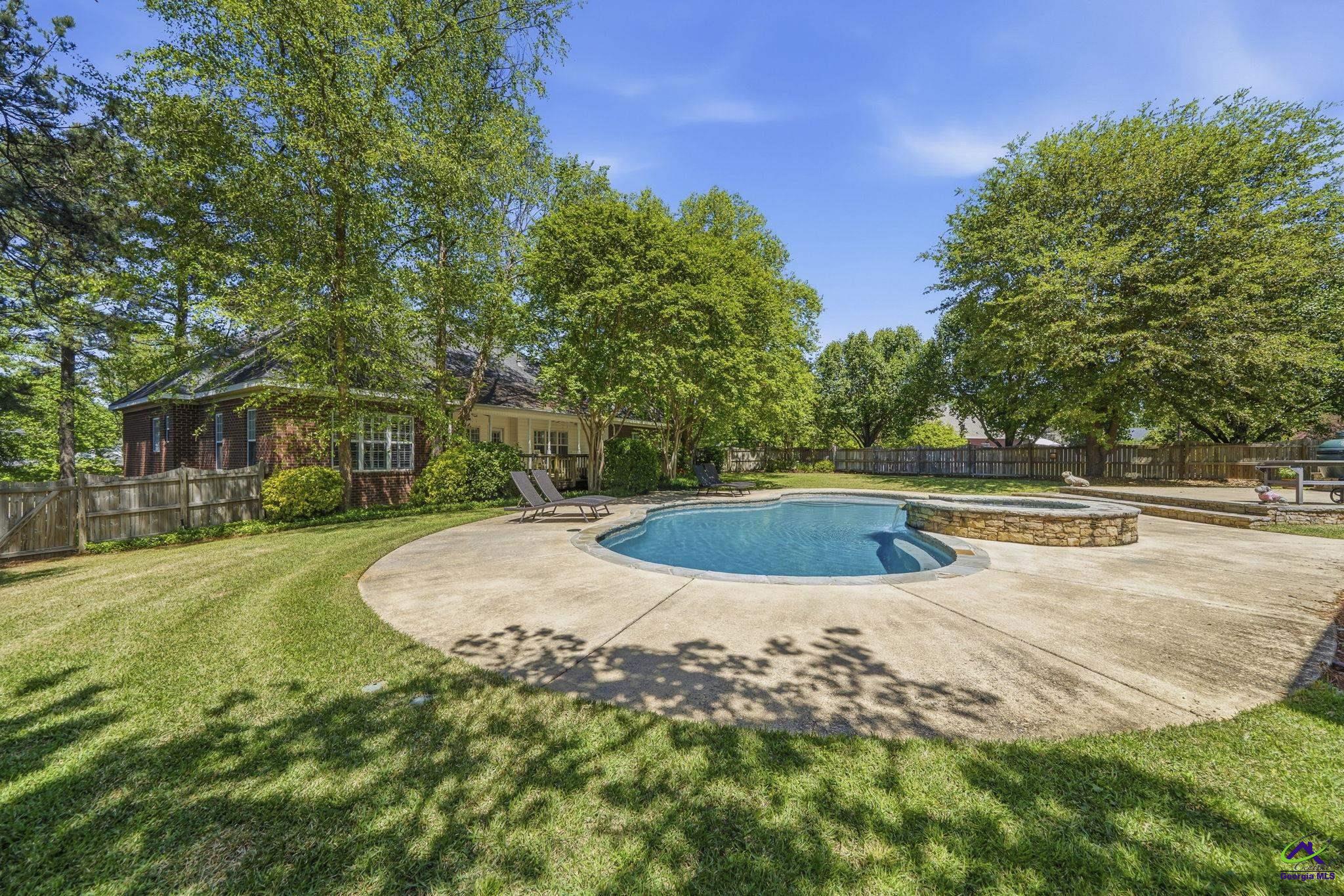 10 Willow Lake Drive