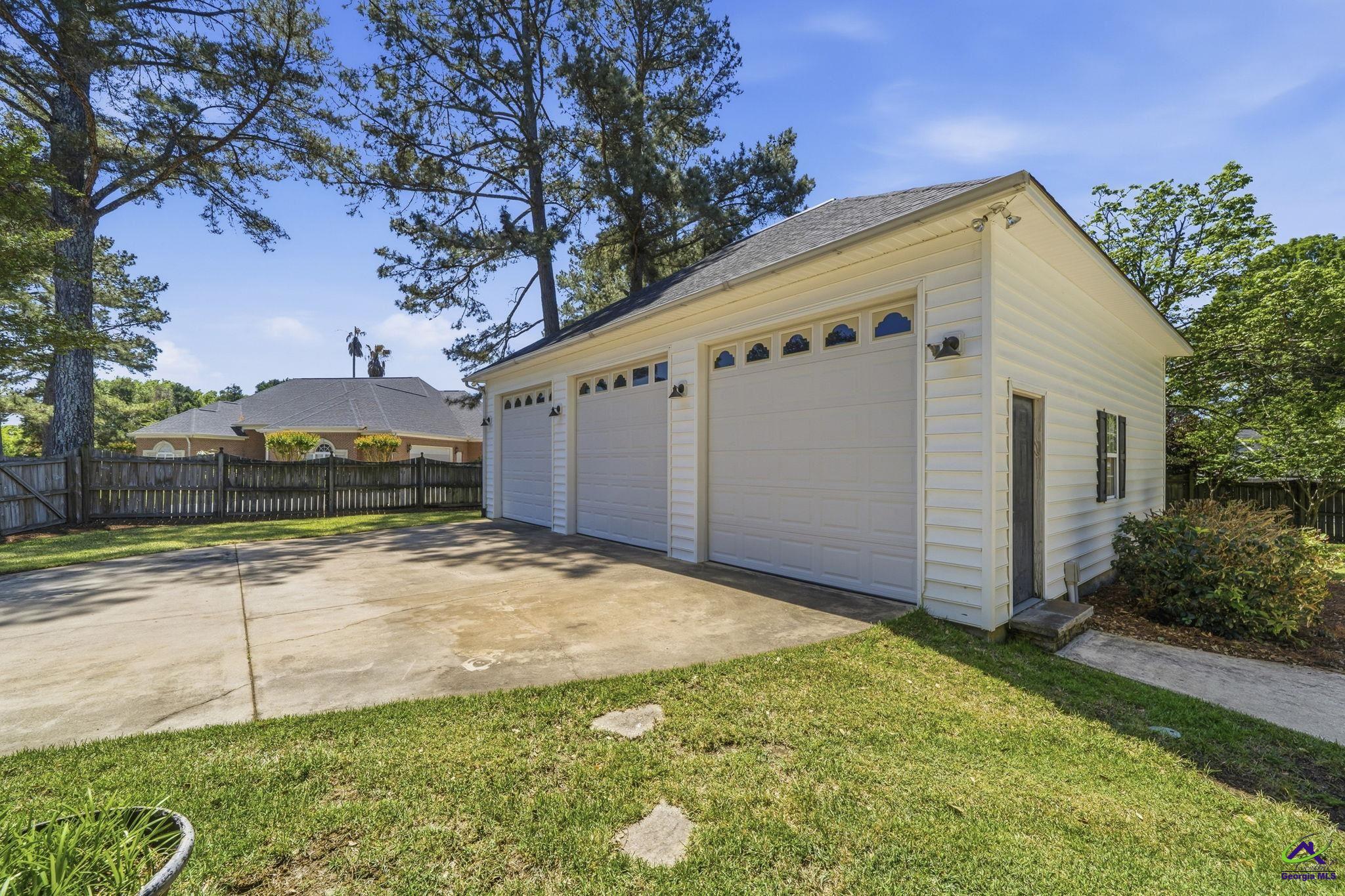 10 Willow Lake Drive