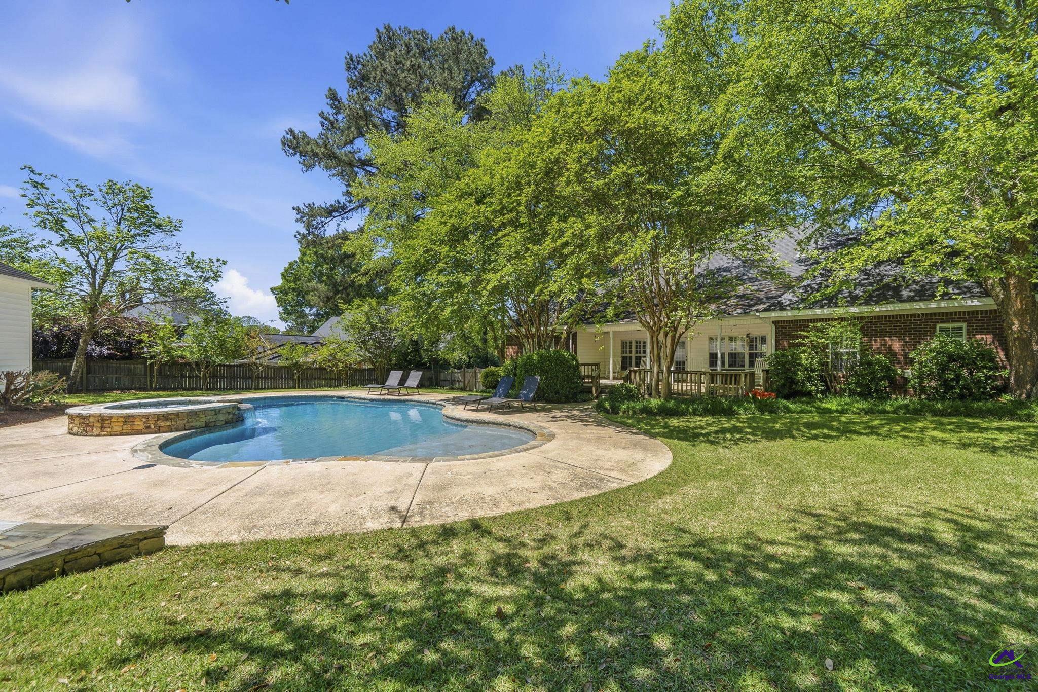 10 Willow Lake Drive