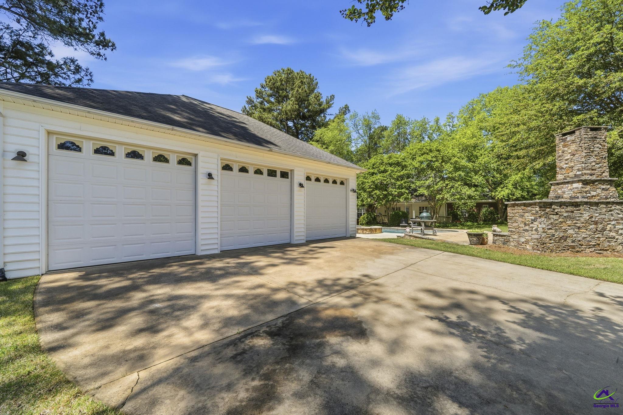 10 Willow Lake Drive