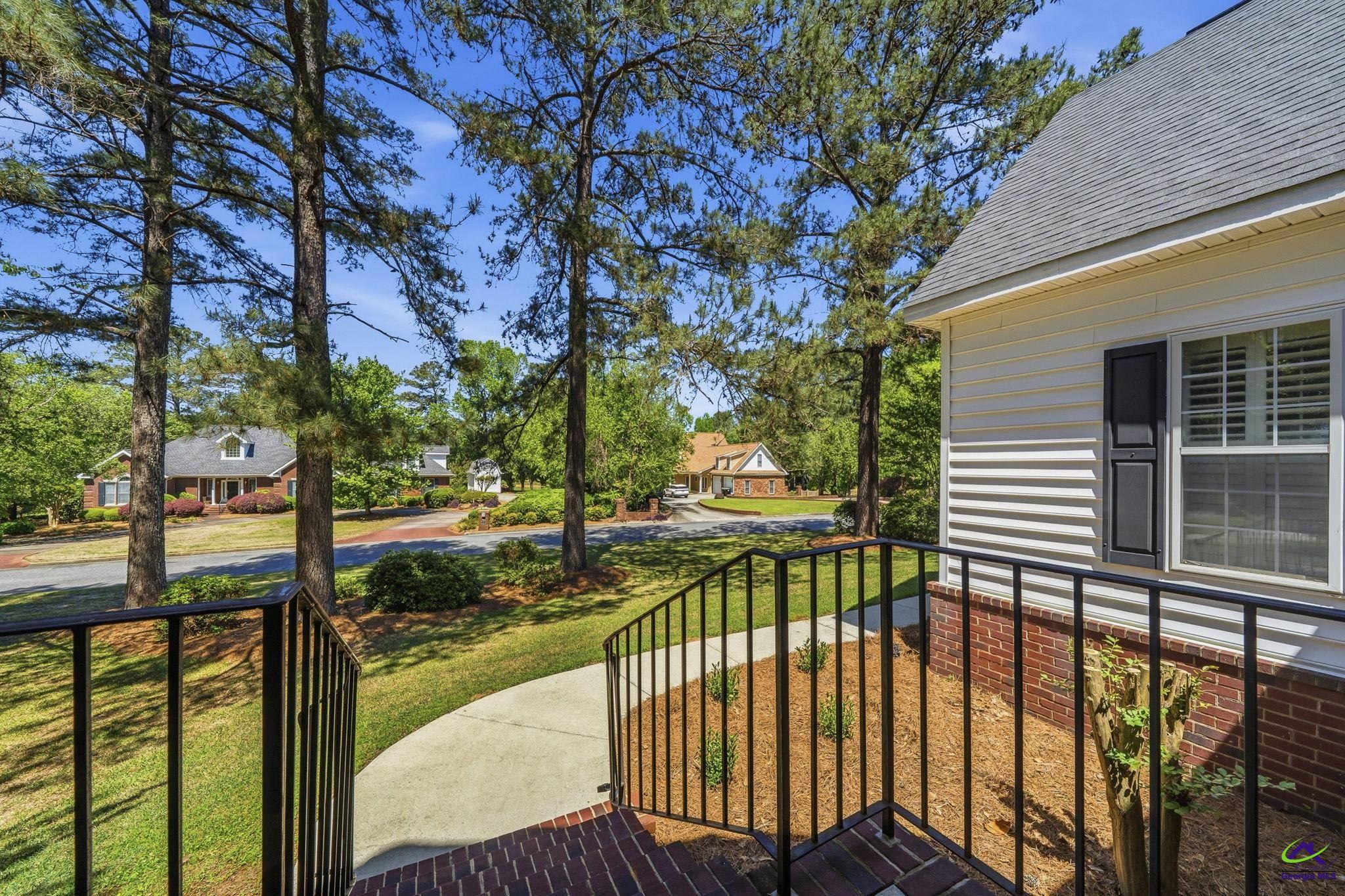 10 Willow Lake Drive